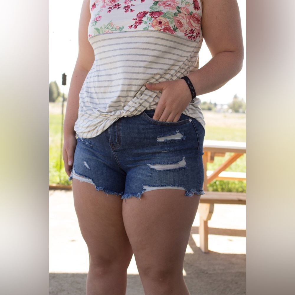 Judy Blue Shorts - Picture 4 of 5